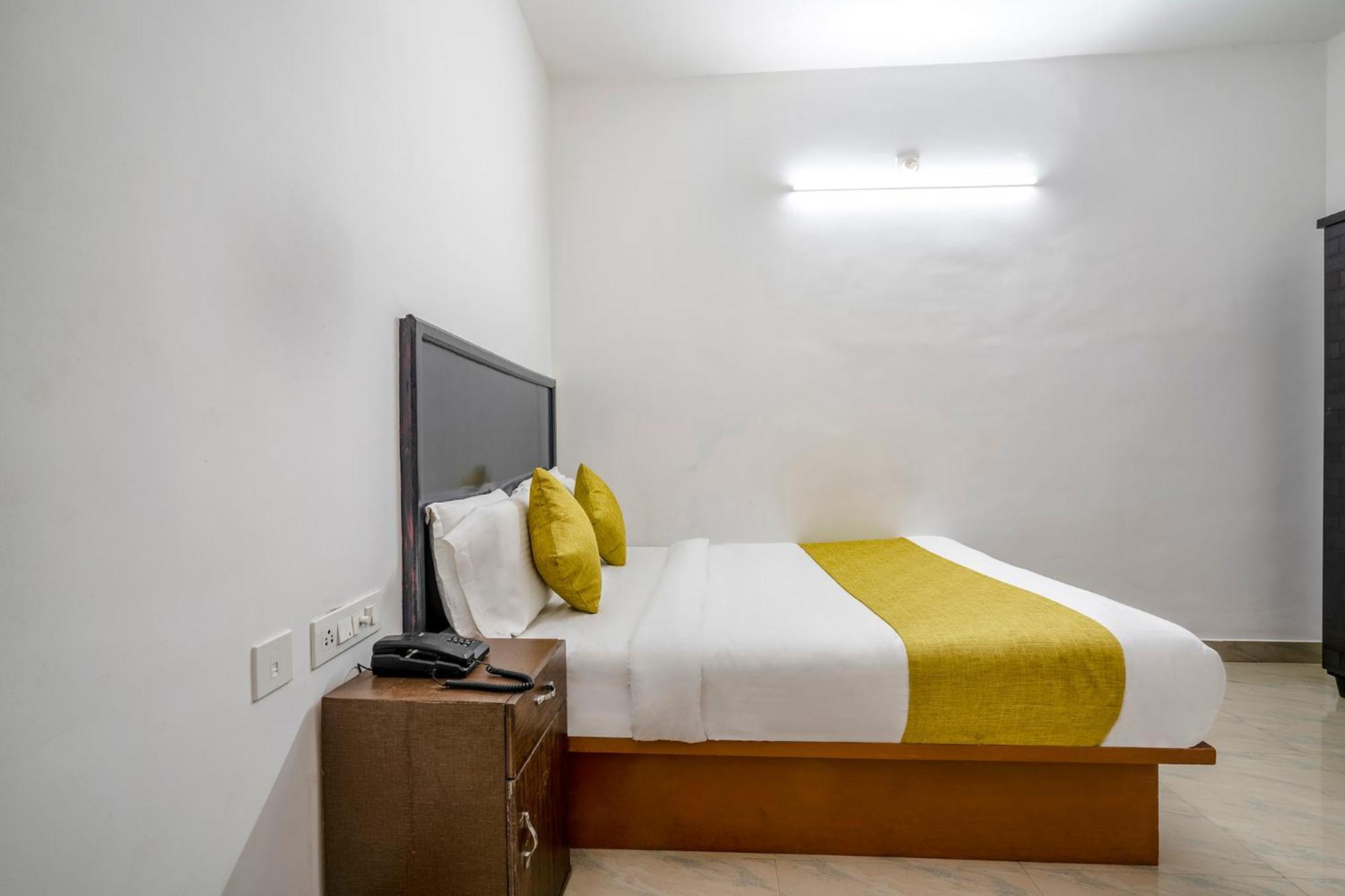 Fabhotel Abrigo Residency Anaviratty Esterno foto