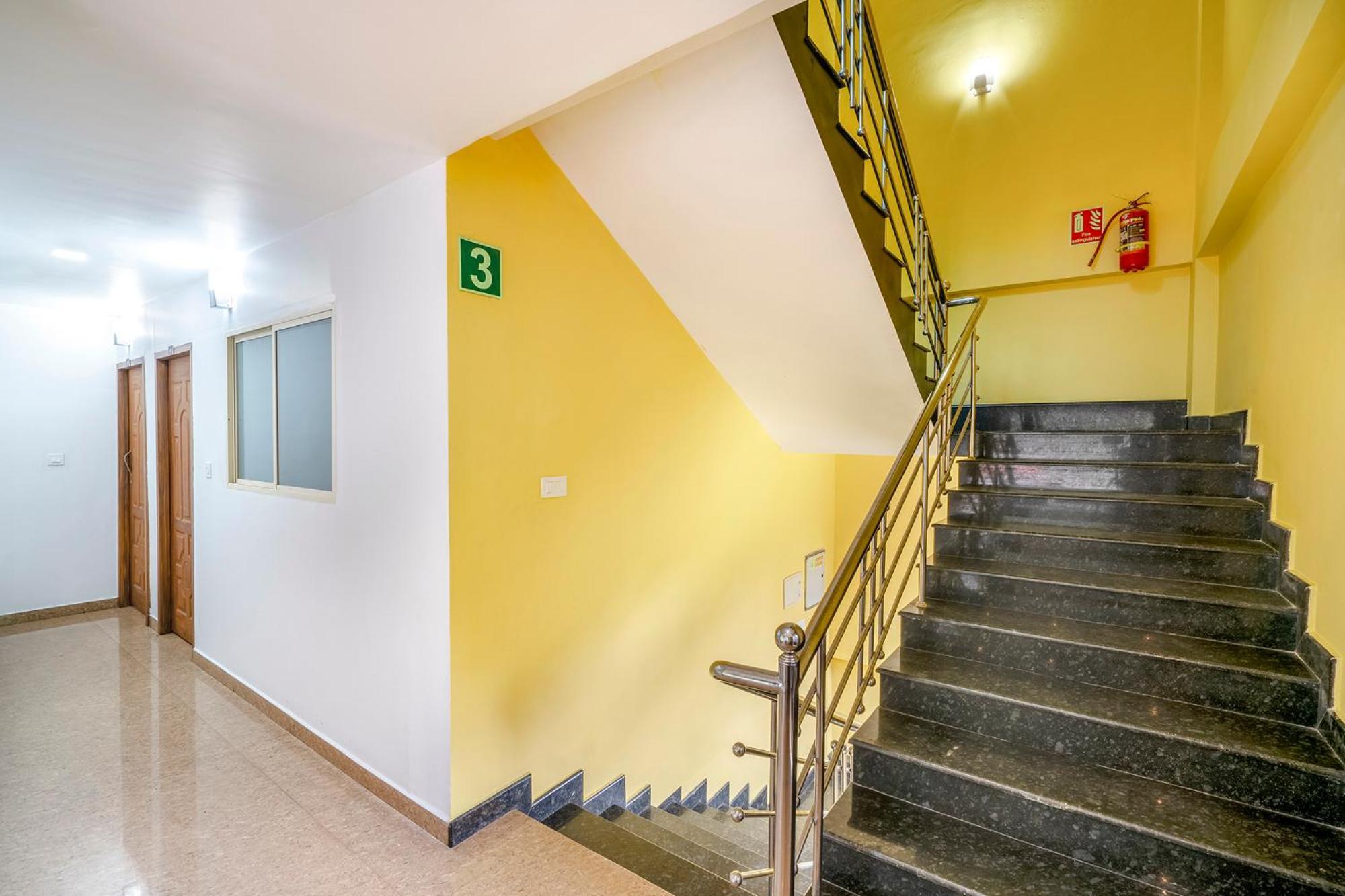 Fabhotel Abrigo Residency Anaviratty Esterno foto