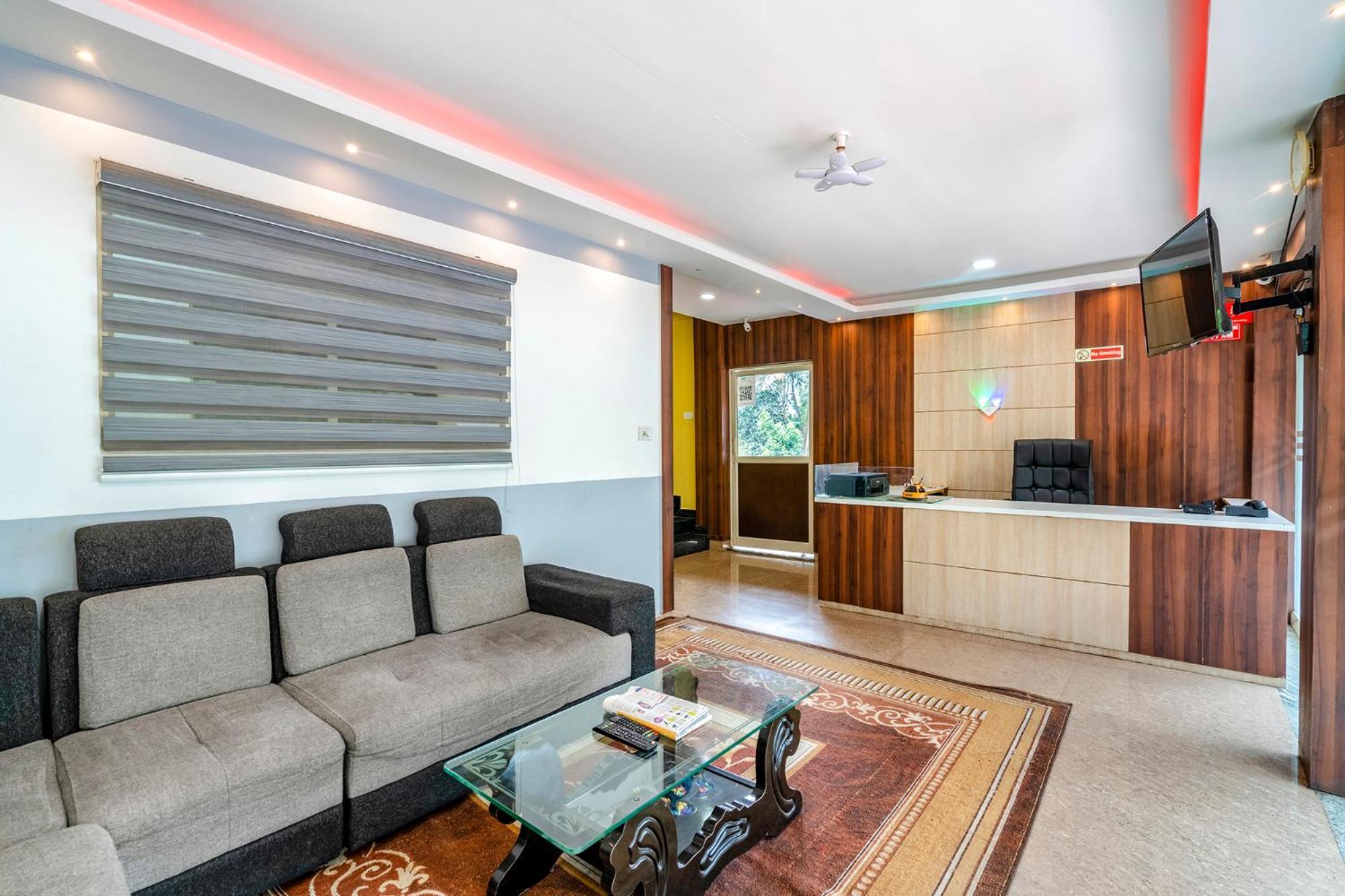 Fabhotel Abrigo Residency Anaviratty Esterno foto